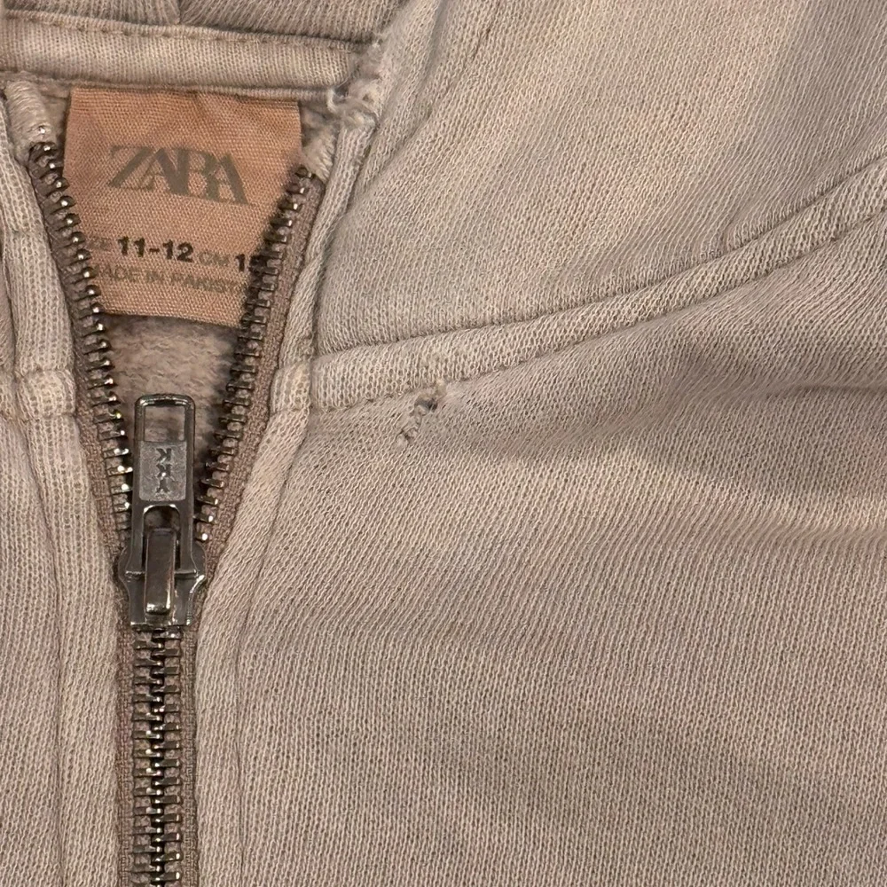 Zara Light Taupe Zip-Up Hooded Sweatshirt distressed size 11/12 - Picture 5 of 7